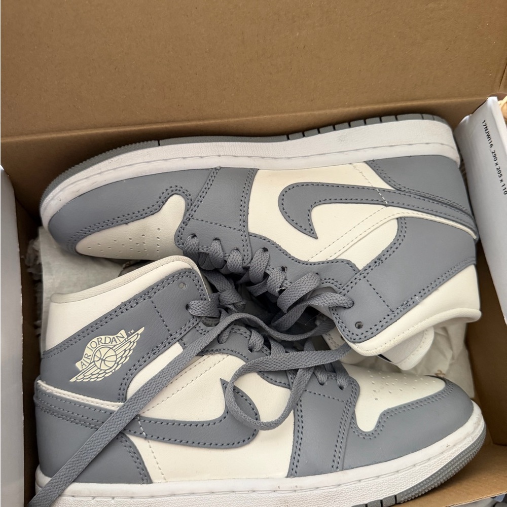 Jordan WMNS Air Jordan 1 Mid in Sail and Stealth